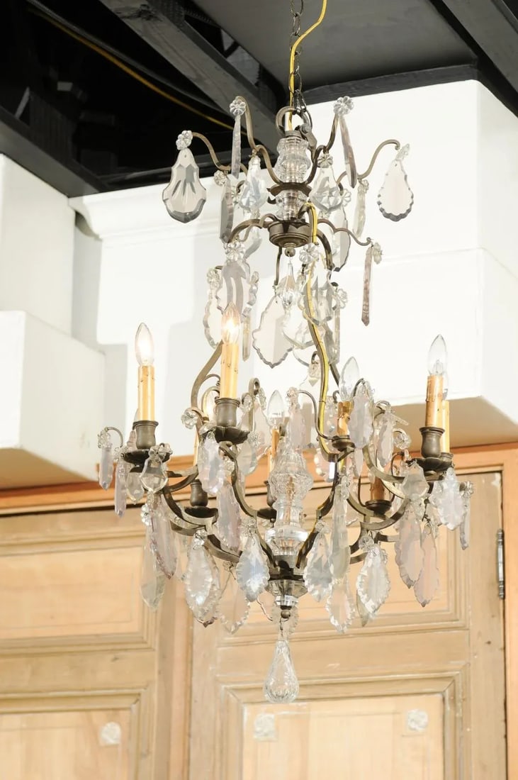 French Louis-Philippe Period 1840s Eight-Light Crystal Chandelier with Finial - 3