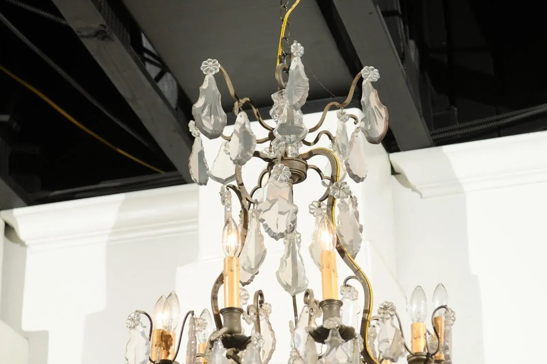 French Louis-Philippe Period 1840s Eight-Light Crystal Chandelier with Finial - 5