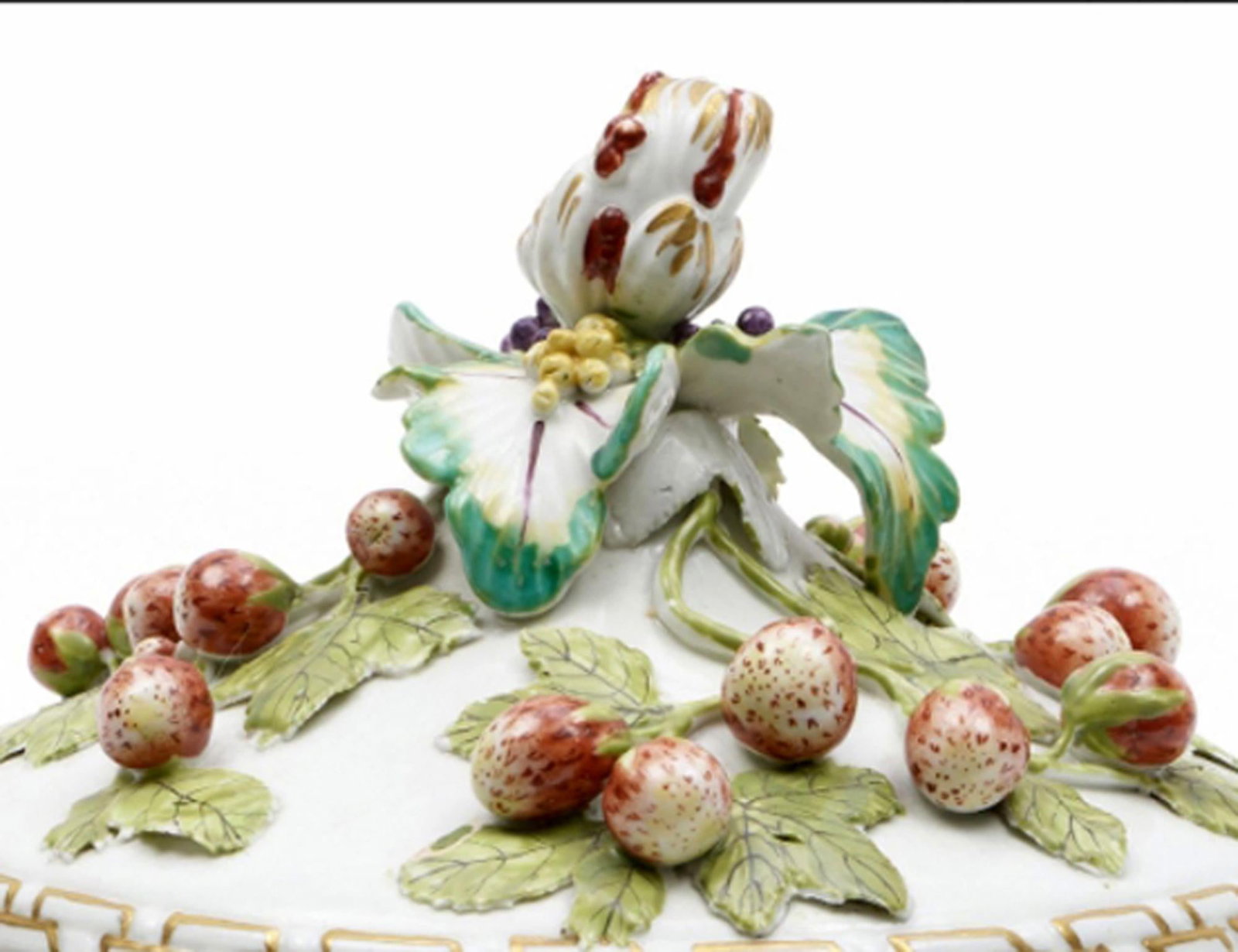18th-Century Derby Porcelain Footed Strawberry Tureen and Cover - 9