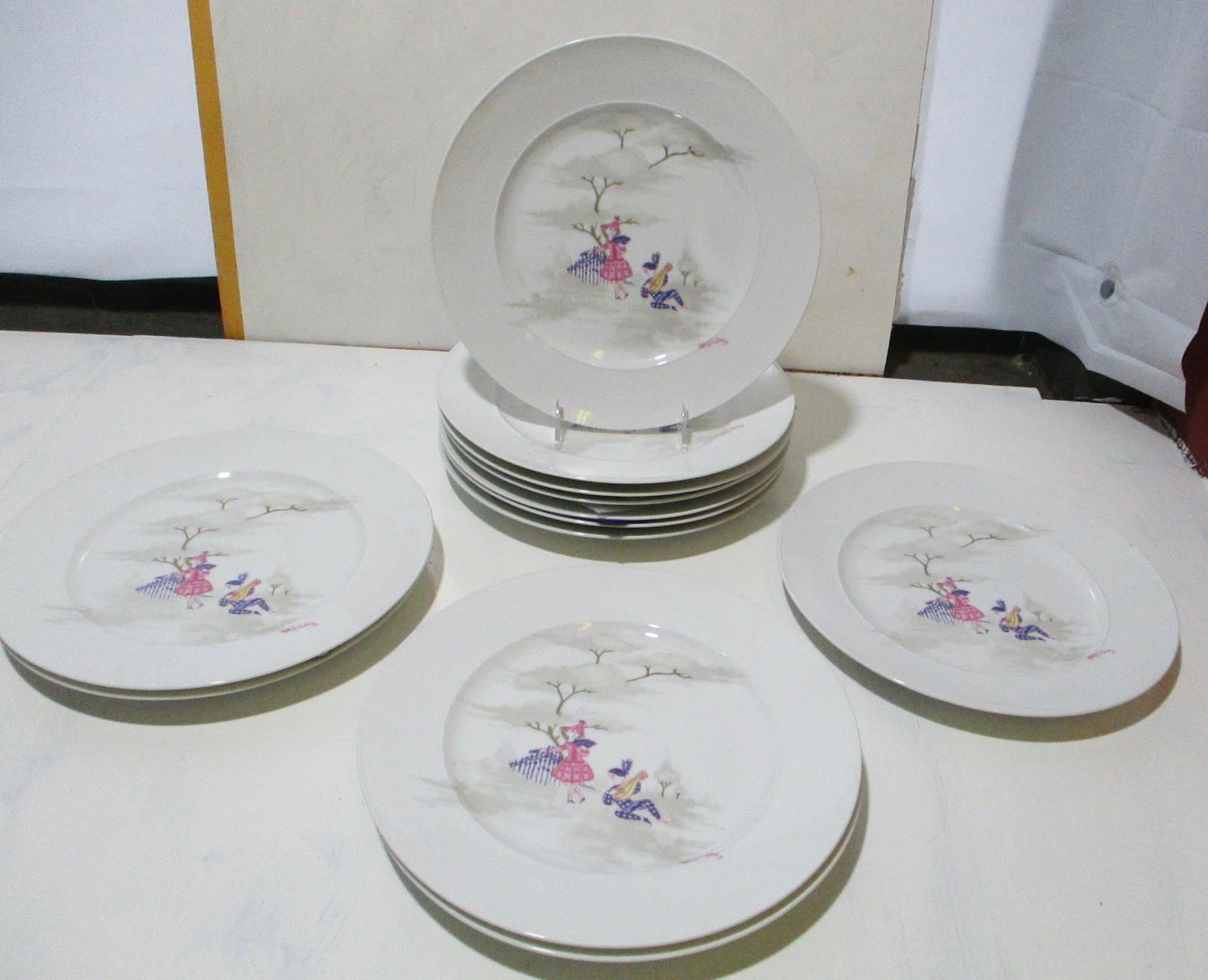 Mid 20th Century Rosenthal Dinner Plates by Bjorn Wiindblad - A Set of 12 - 2