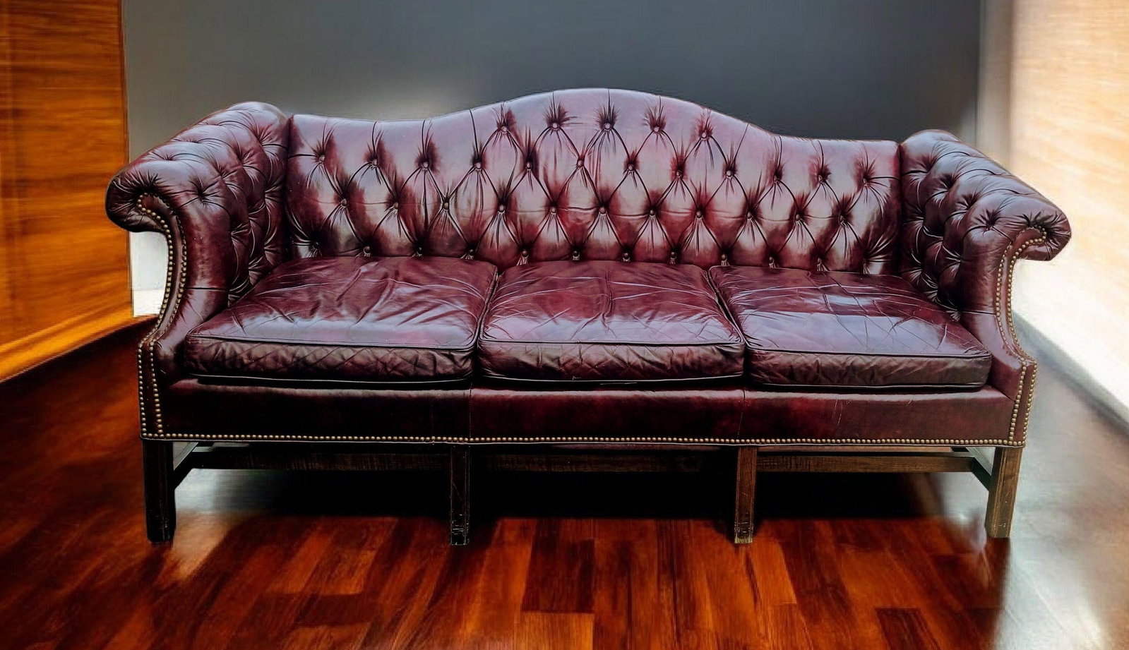 Elevate Your Living Space With the Timeless Elegance of This Exquisite Chesterfield Leather Set by B - 4