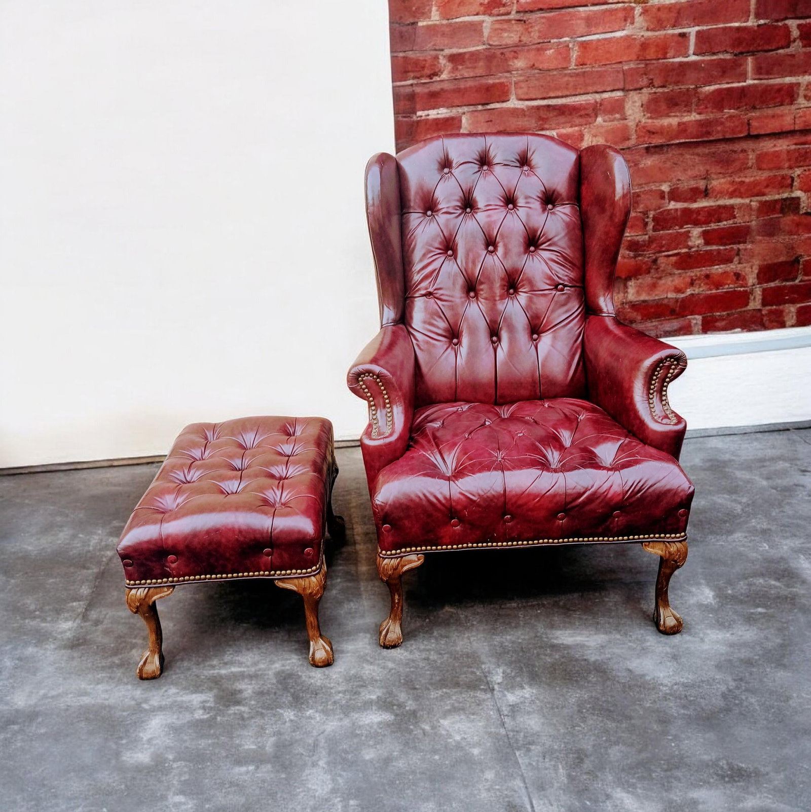 Elevate Your Living Space With the Timeless Elegance of This Exquisite Chesterfield Leather Set by B - 6