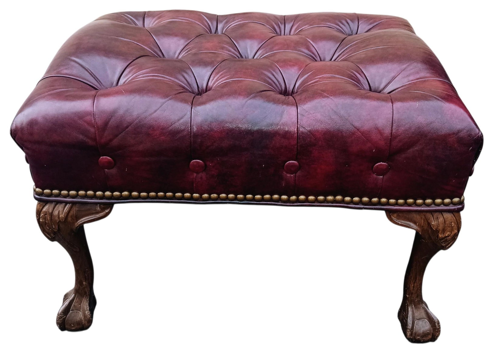 Elevate Your Living Space With the Timeless Elegance of This Exquisite Chesterfield Leather Set by B - 9