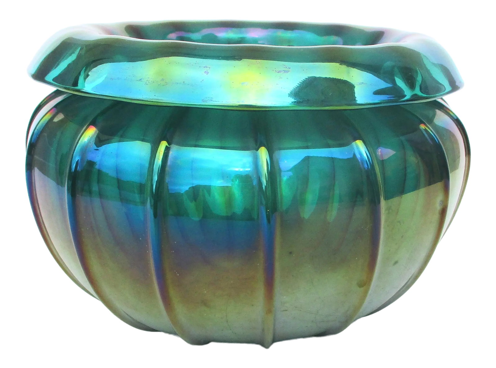 Vintage Mid 1990s' Archimede Seguso Signed Iridescence Bowl: Archimede Seguso mid-90s' art glass bowl. Iridescence green Serenella Green bowl 6.5" in diameter and 4.5" tall. Ribbed bowl with a rolled lip. Full signature to the bottom with paper label. Very good