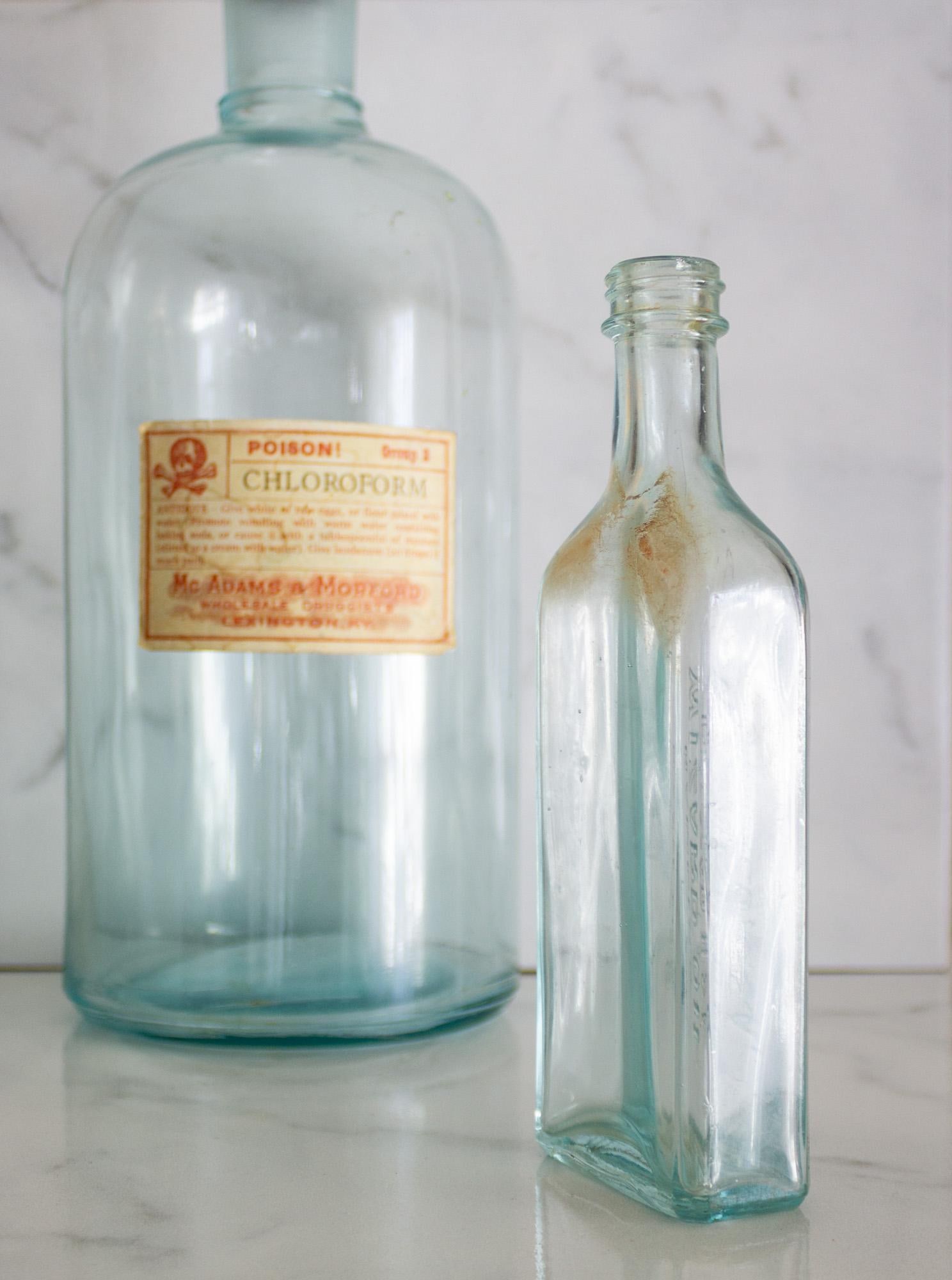 Pair of American Antique Aqua Apothecary Bottles From Chicago and Lexington - 10