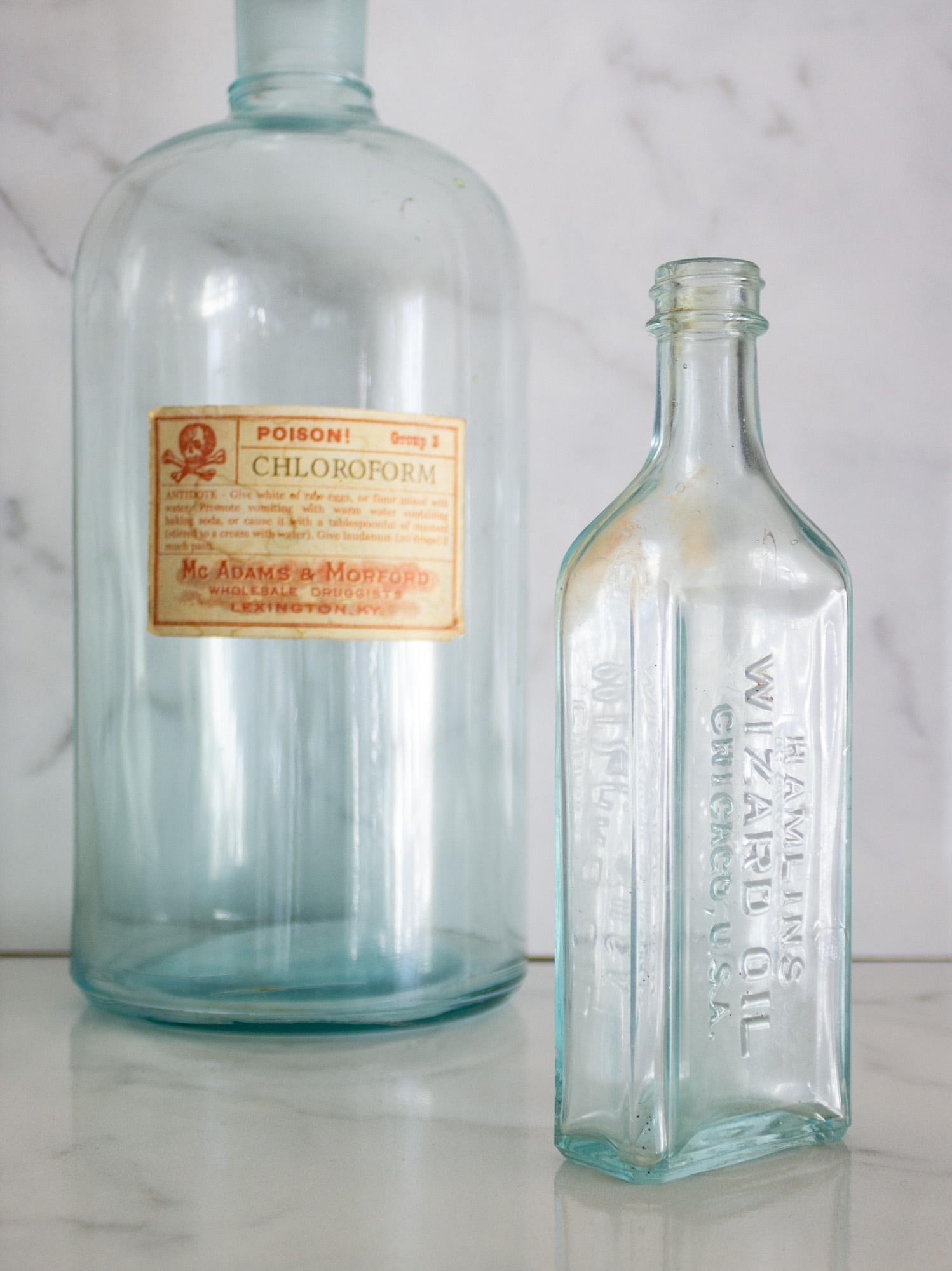 Pair of American Antique Aqua Apothecary Bottles From Chicago and Lexington - 11