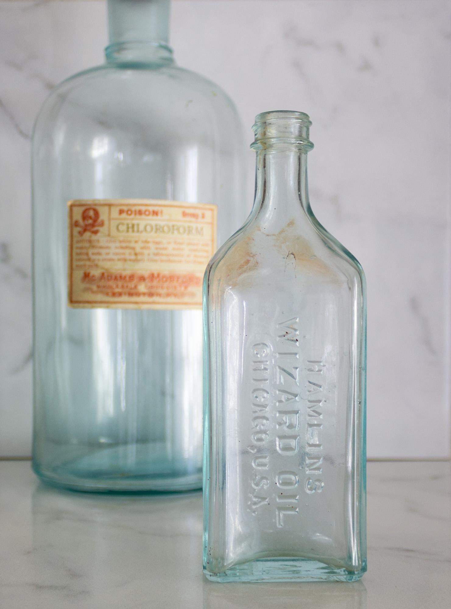 Pair of American Antique Aqua Apothecary Bottles From Chicago and Lexington - 7