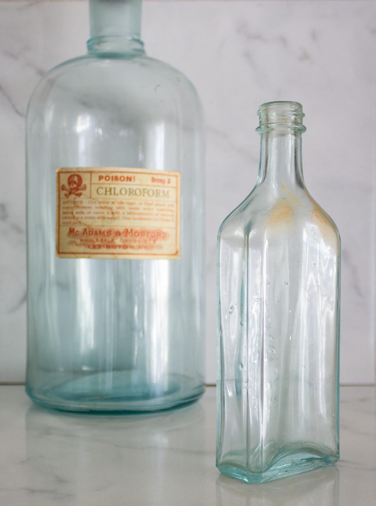 Pair of American Antique Aqua Apothecary Bottles From Chicago and Lexington - 8