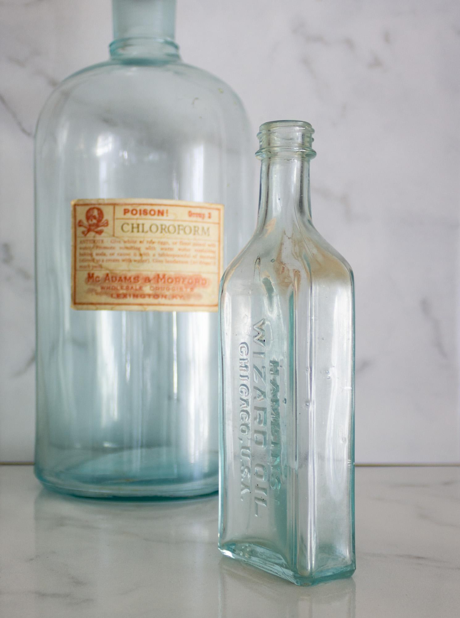 Pair of American Antique Aqua Apothecary Bottles From Chicago and Lexington - 9