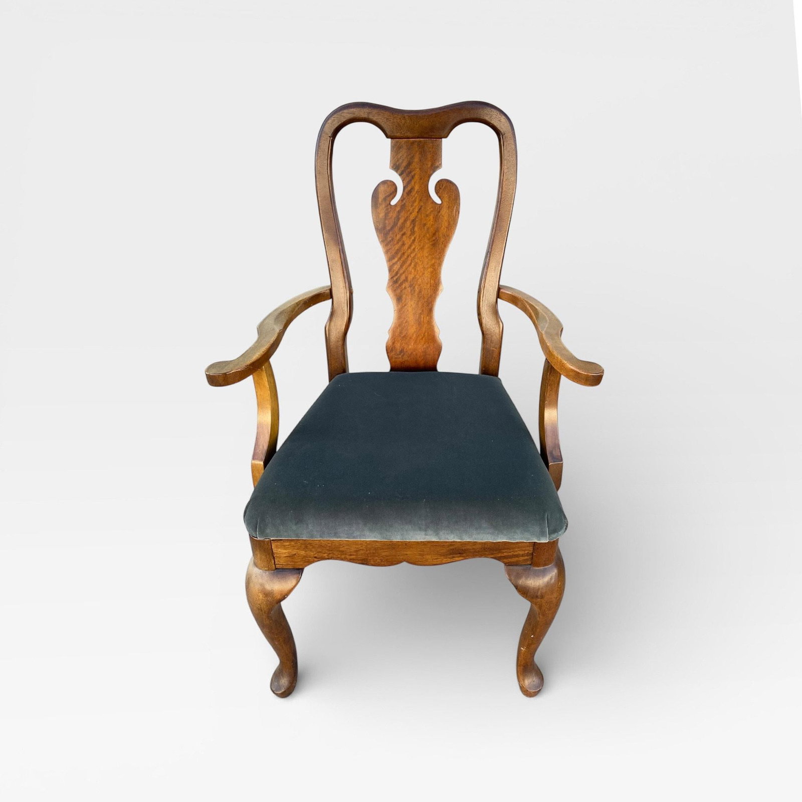 Late 20th Century Set of Six Thomasville Queen Anne Walnut Dining Chairs - 11