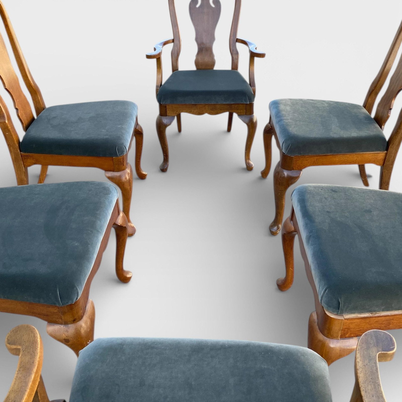 Late 20th Century Set of Six Thomasville Queen Anne Walnut Dining Chairs - 14