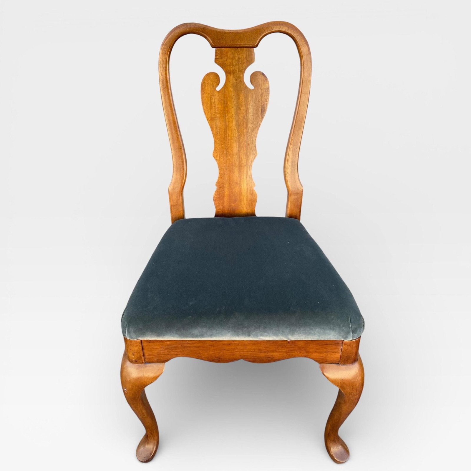 Late 20th Century Set of Six Thomasville Queen Anne Walnut Dining Chairs - 15