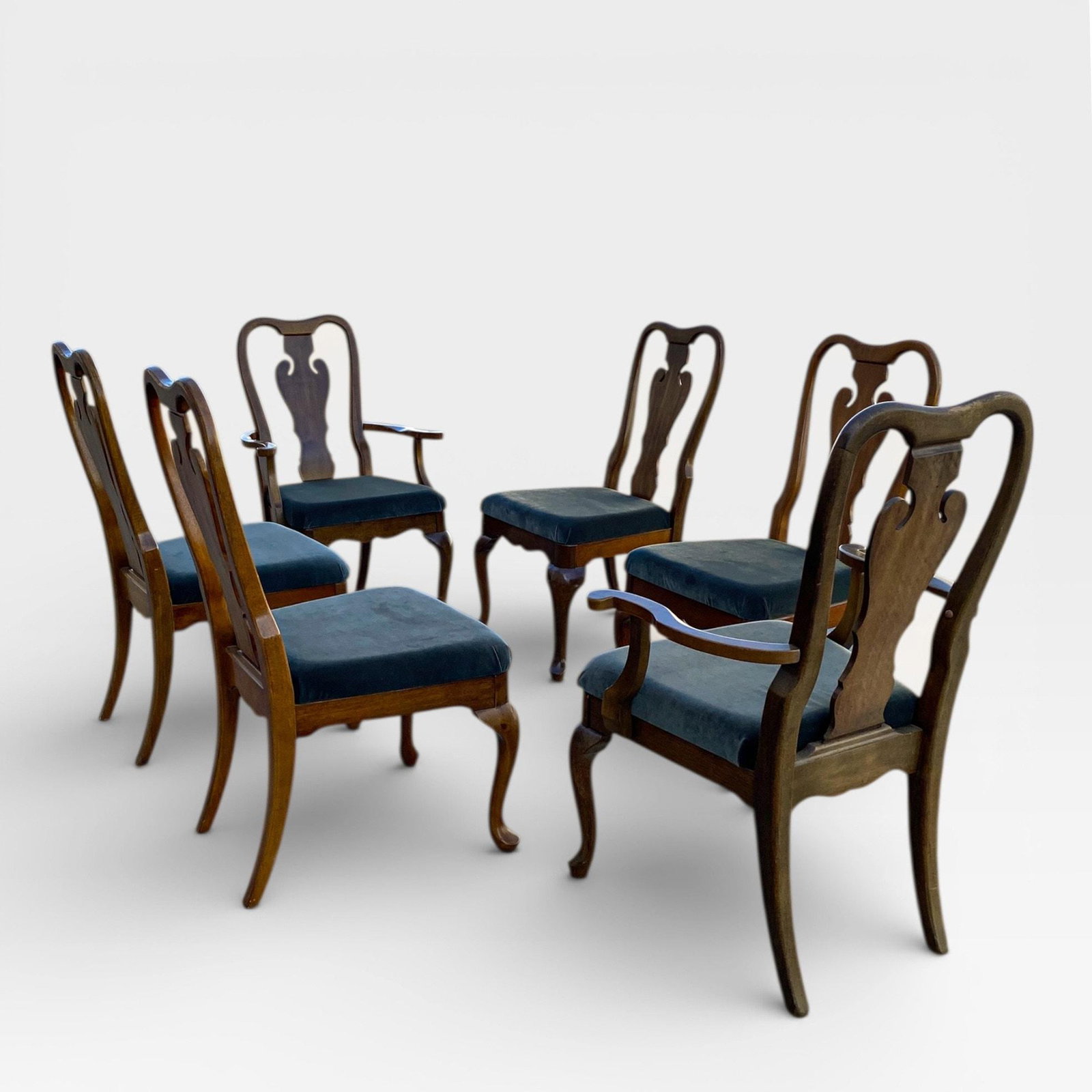 Late 20th Century Set of Six Thomasville Queen Anne Walnut Dining Chairs - 16