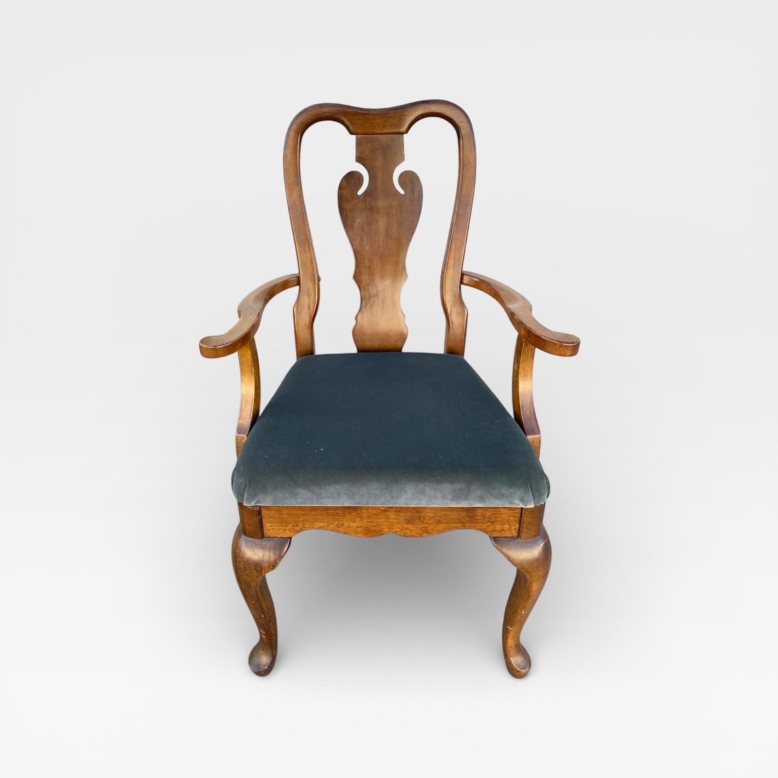 Late 20th Century Set of Six Thomasville Queen Anne Walnut Dining Chairs - 17