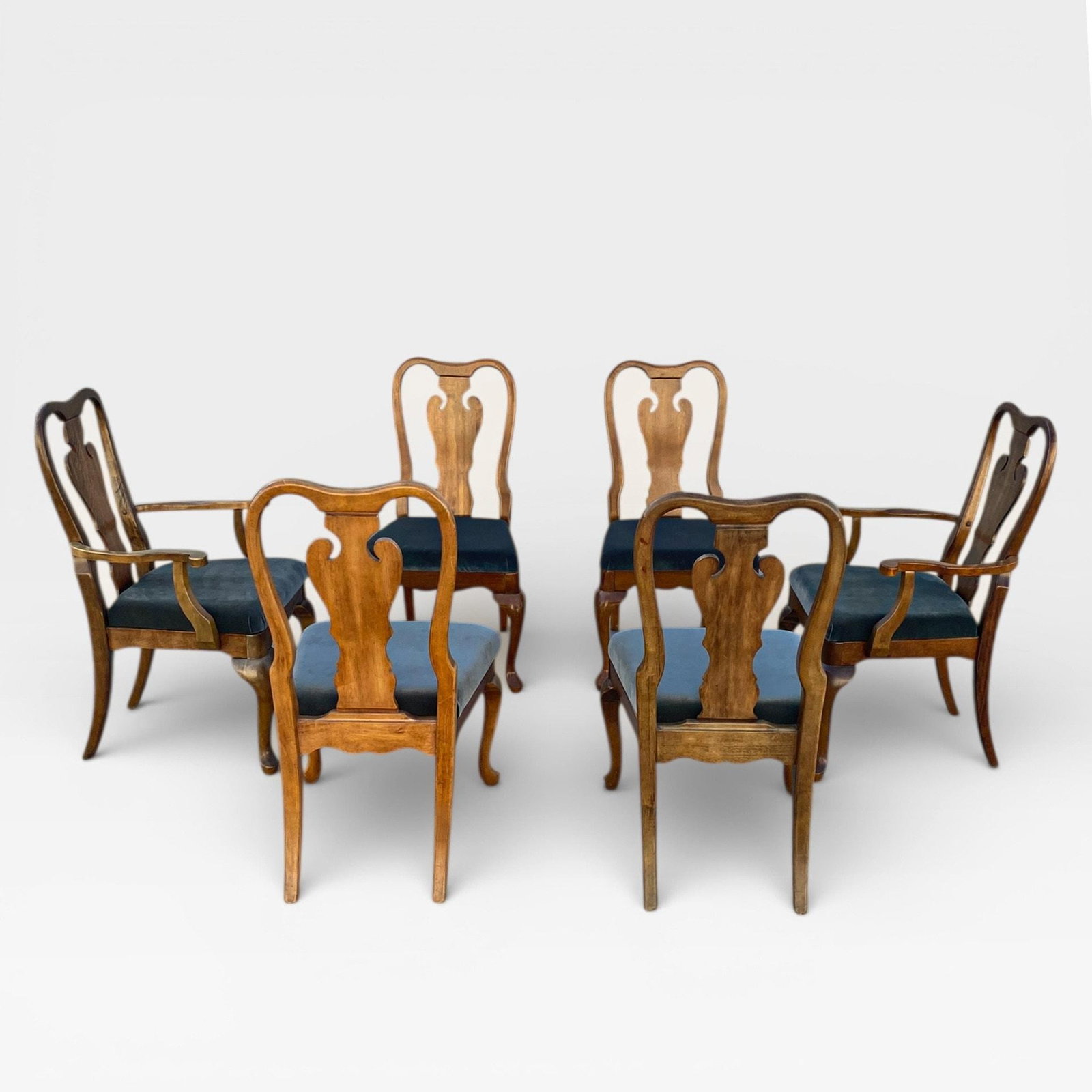 Late 20th Century Set of Six Thomasville Queen Anne Walnut Dining Chairs - 4