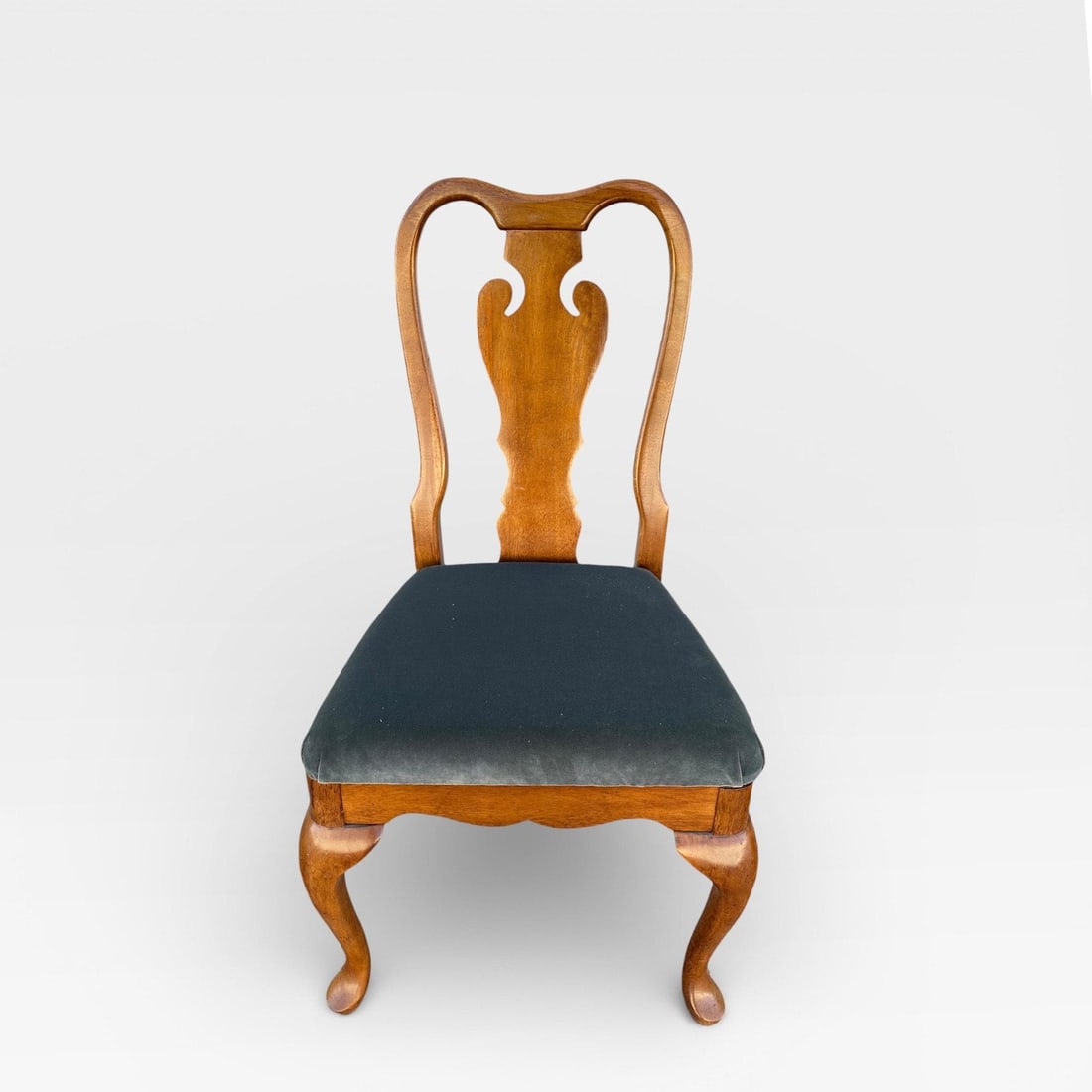 Late 20th Century Set of Six Thomasville Queen Anne Walnut Dining Chairs - 8