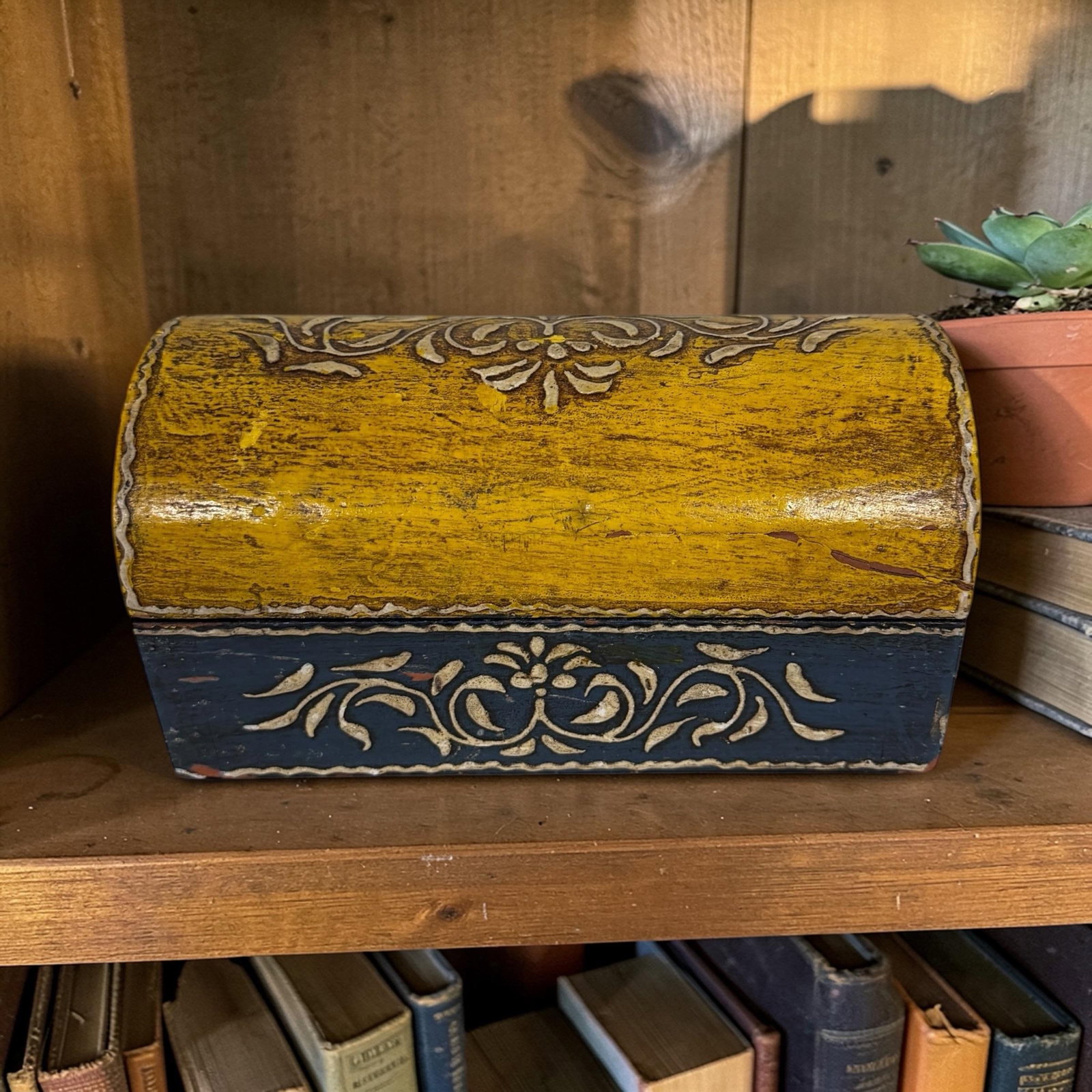 Vintage Domed Lid Folk Art Design Trinket Box - 2