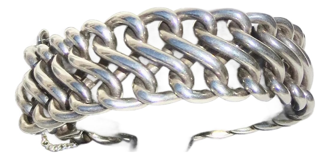 Silver Heavy Chain Link Bracelet DWT 78.7: A very weighty silver chain with no markings, but tests for silver. The chain has a safety latch and a safety chain in addition to a spring clip.The measurements are 6.5" long and the weight is 78.7 D
