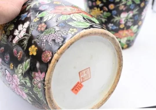 1940s Chinese Famille Rose Vases- a Pair - 6