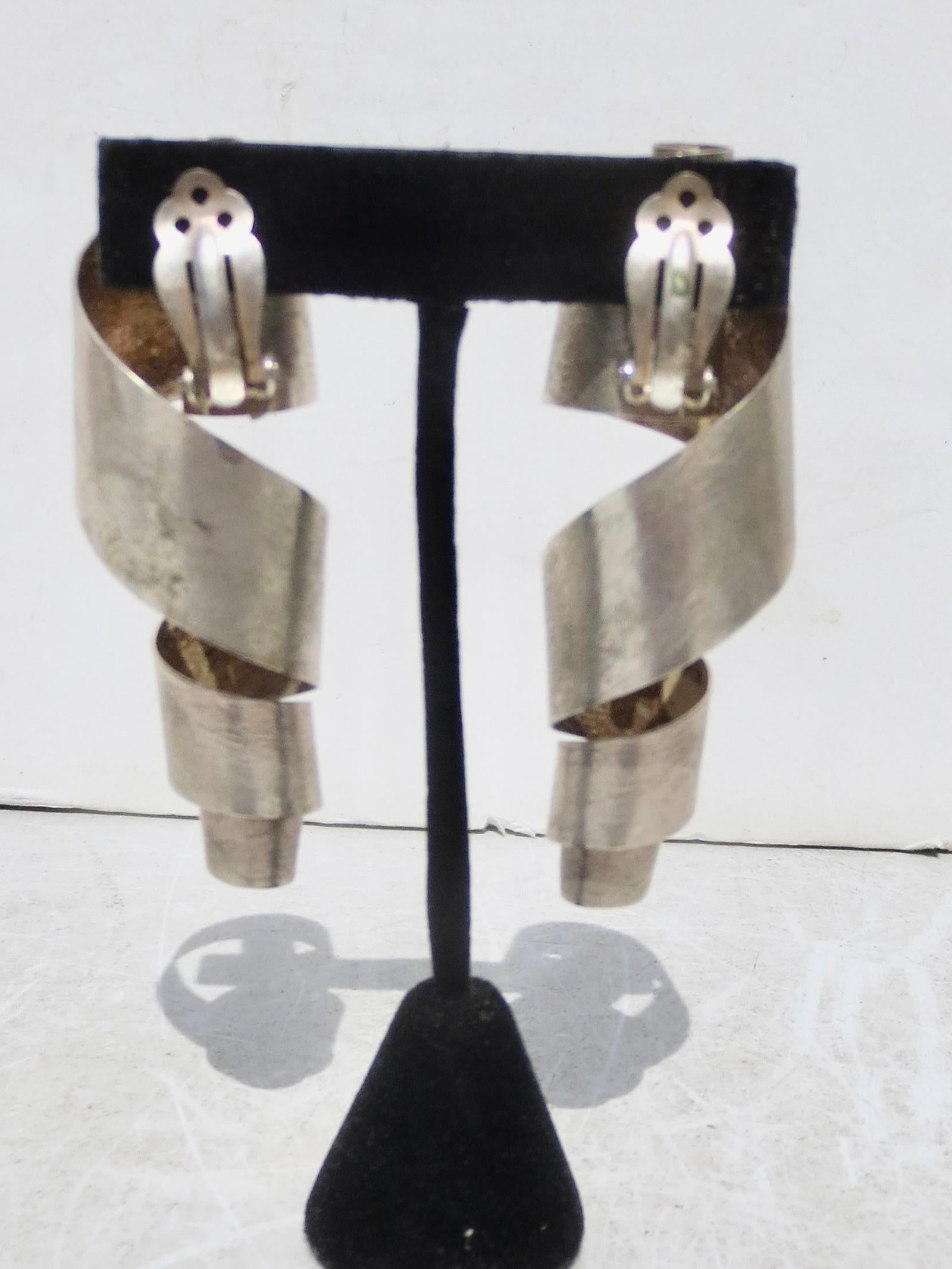Brutalist Silver Metal Clip-on Earrings - 2