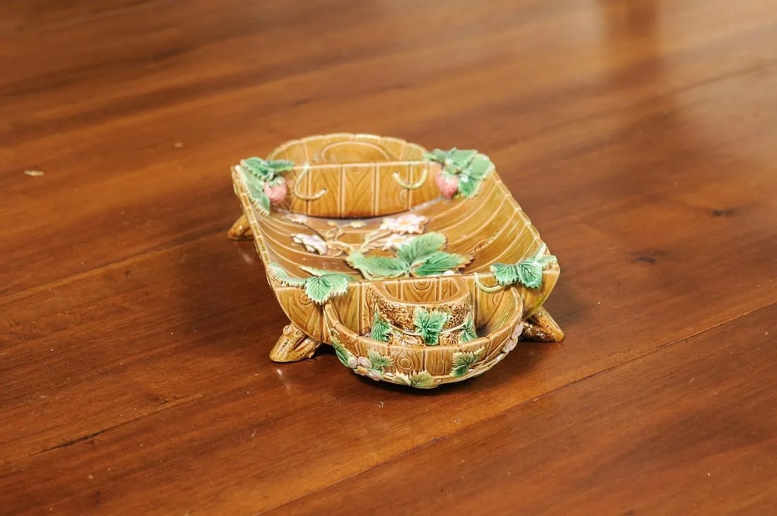 English 19th George Jones Majolica Serving Tray with Strawberries and Flowers - 10