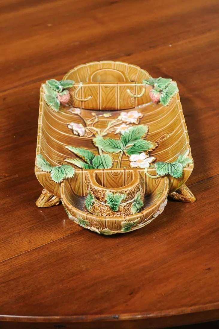 English 19th George Jones Majolica Serving Tray with Strawberries and Flowers - 4