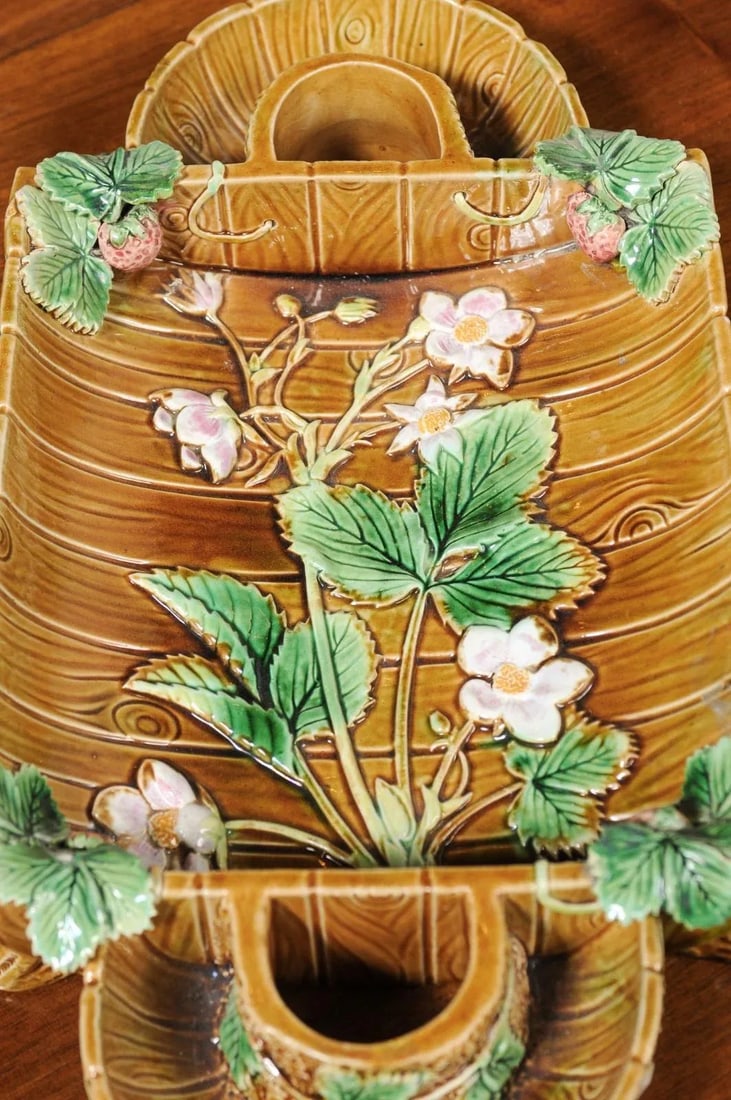 English 19th George Jones Majolica Serving Tray with Strawberries and Flowers - 5