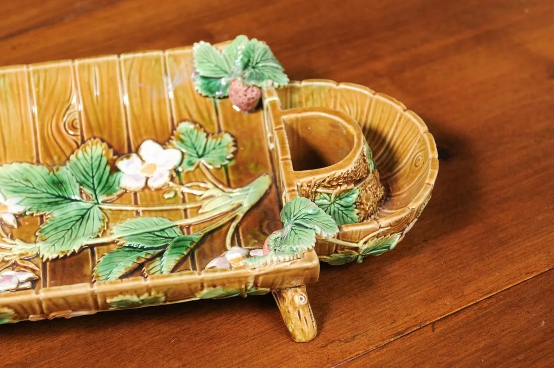 English 19th George Jones Majolica Serving Tray with Strawberries and Flowers - 8