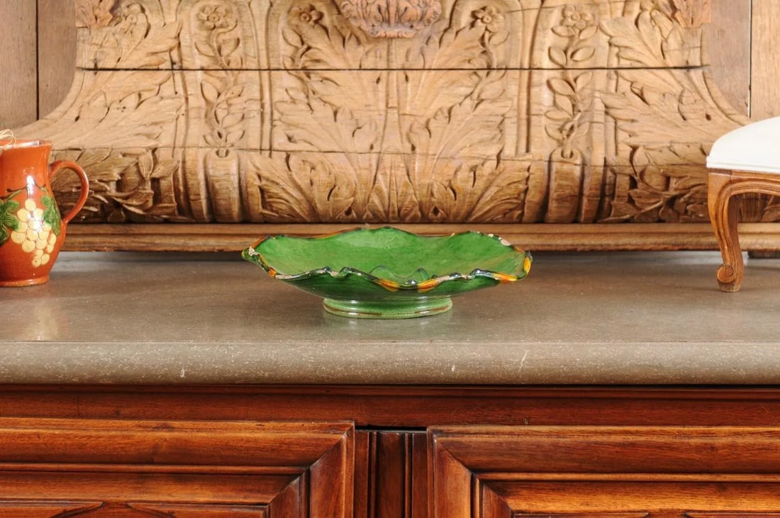 French Provincial 1850s Green Glazed Hors d'Å’uvres Dish with Scalloped Edges - 2