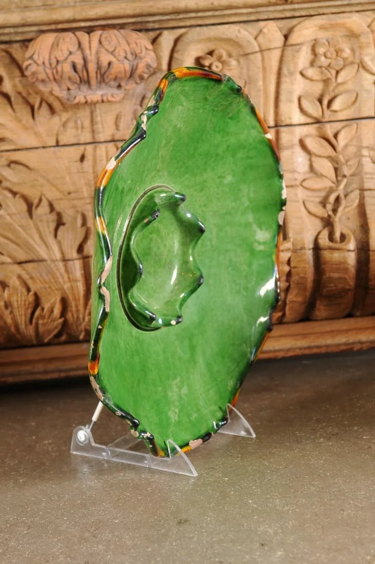 French Provincial 1850s Green Glazed Hors d'Å’uvres Dish with Scalloped Edges - 3