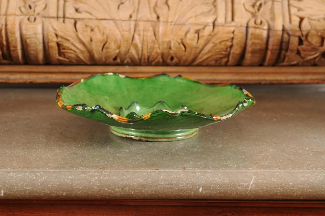 French Provincial 1850s Green Glazed Hors d'Å’uvres Dish with Scalloped Edges - 7