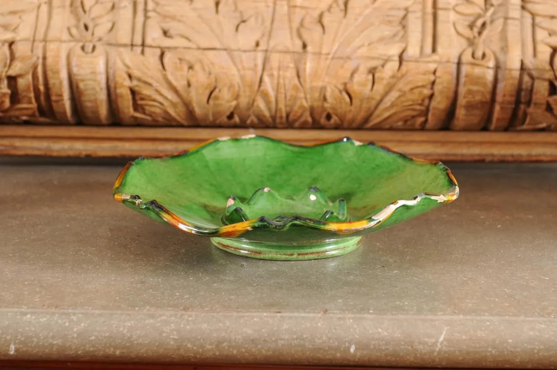 French Provincial 1850s Green Glazed Hors d'Å’uvres Dish with Scalloped Edges - 9