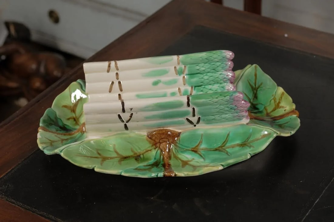 French 19th Century Longchamp Majolica Asparagus Tray with Foliage Platter - 9