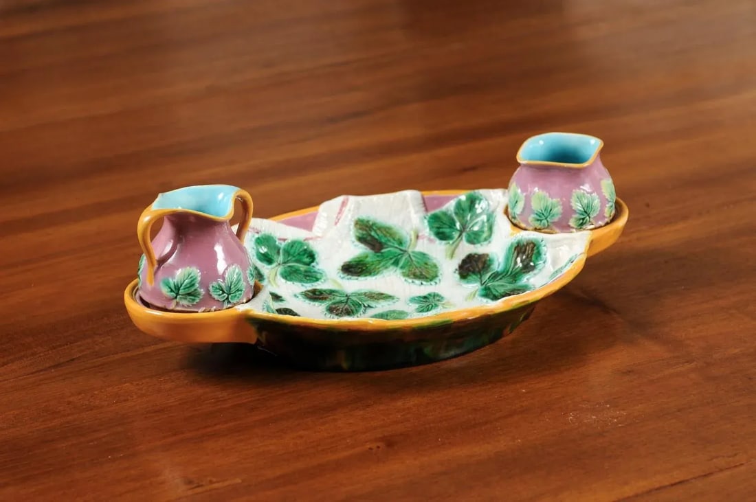English 19th Century Majolica Serving Tray with Two Pitchers by George Jones - 10