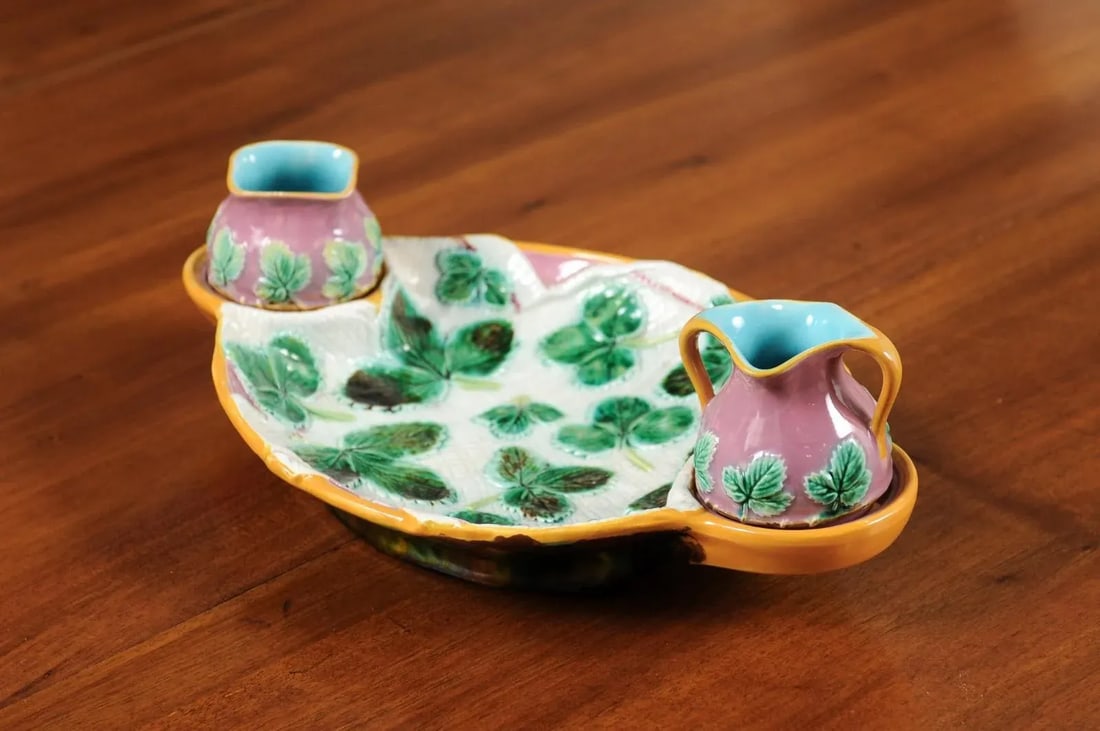 English 19th Century Majolica Serving Tray with Two Pitchers by George Jones - 12