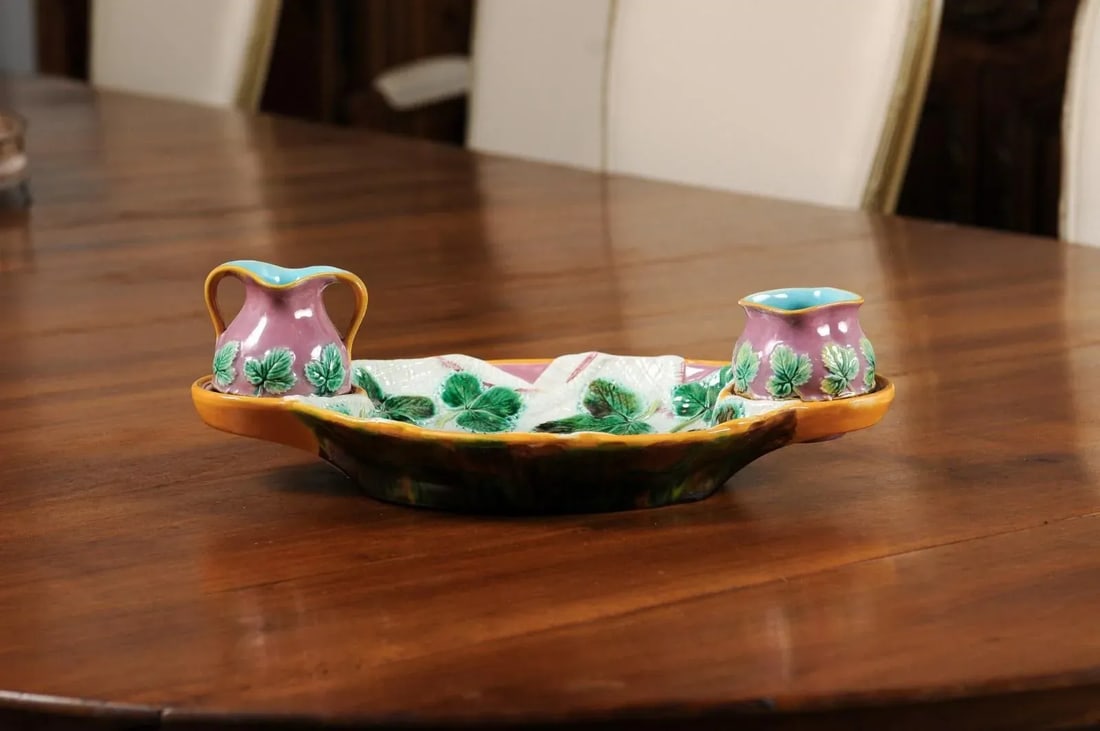 English 19th Century Majolica Serving Tray with Two Pitchers by George Jones - 4