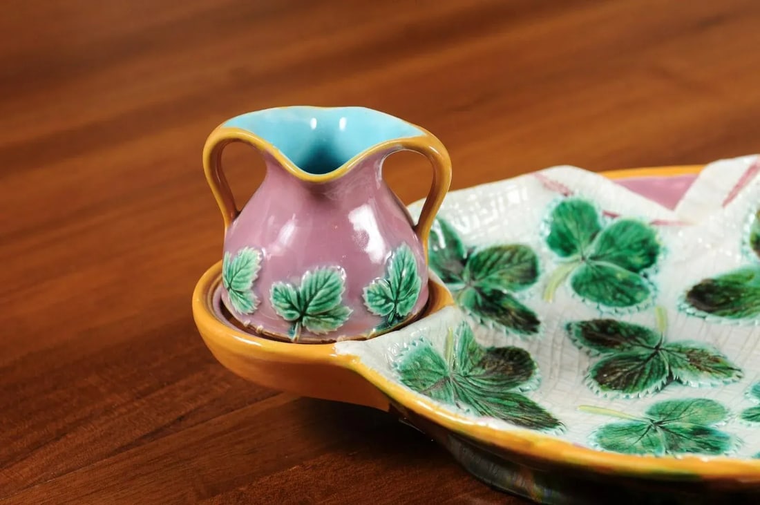 English 19th Century Majolica Serving Tray with Two Pitchers by George Jones - 6