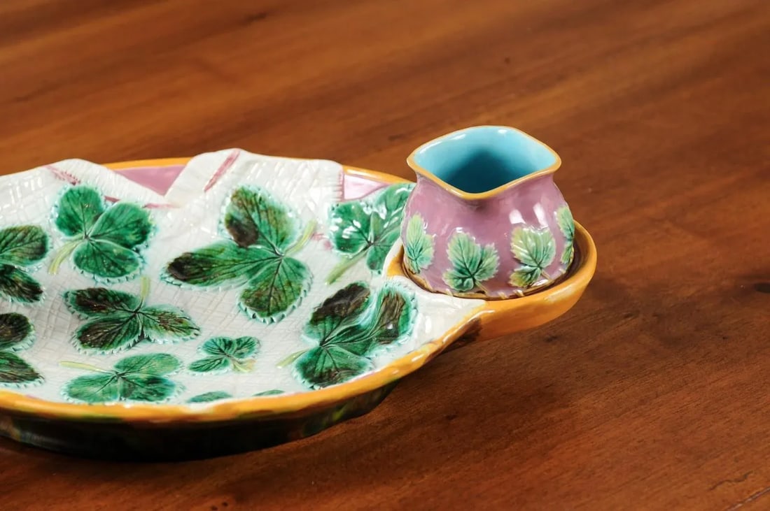 English 19th Century Majolica Serving Tray with Two Pitchers by George Jones - 7