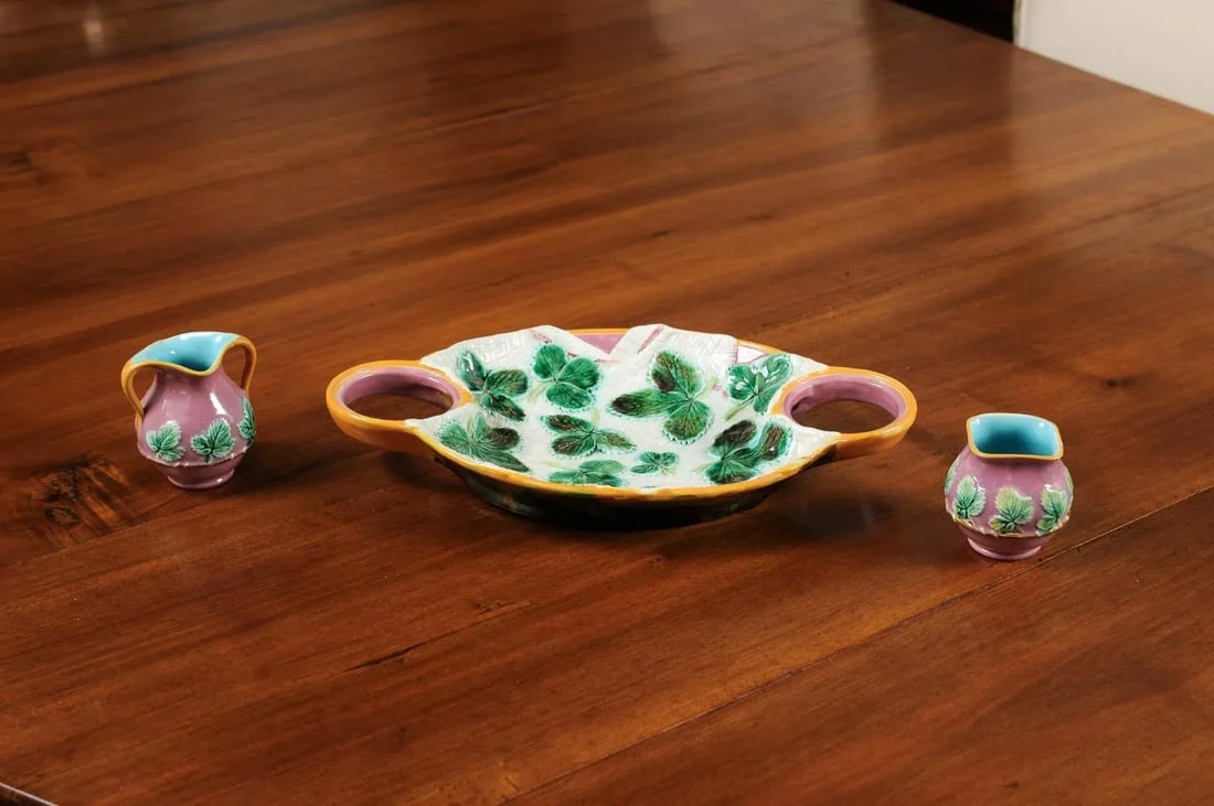English 19th Century Majolica Serving Tray with Two Pitchers by George Jones - 8