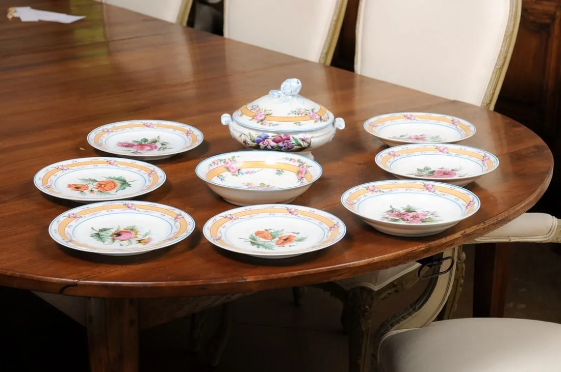 19th Century Porcelaine de Paris Floral Dish Set with Casserole and Plates Set- 9 Pieces - 11