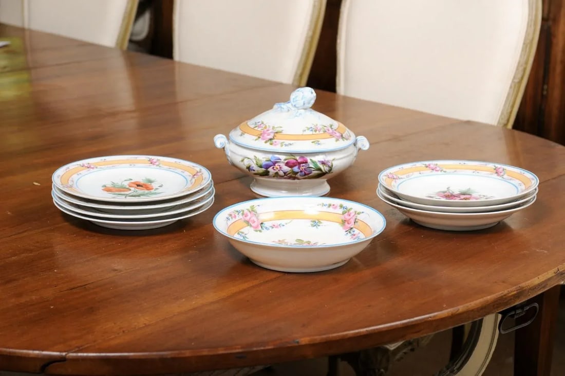 19th Century Porcelaine de Paris Floral Dish Set with Casserole and Plates Set- 9 Pieces - 2