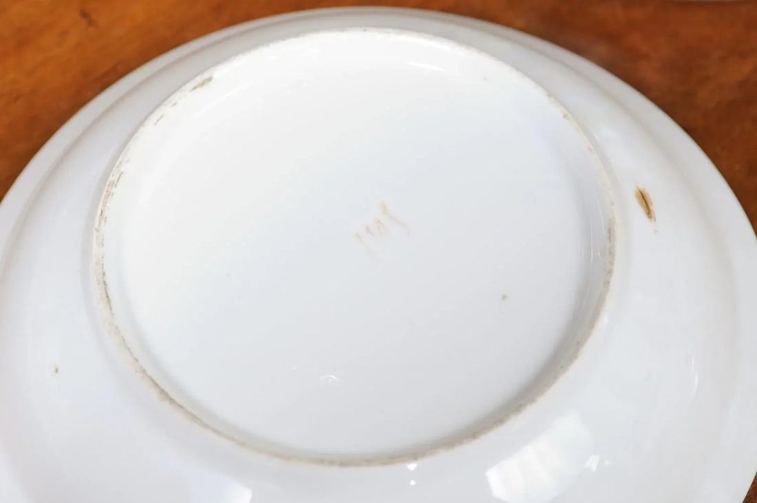 19th Century Porcelaine de Paris Floral Dish Set with Casserole and Plates Set- 9 Pieces - 6