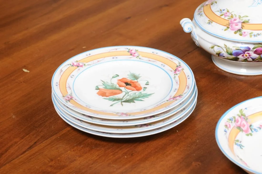 19th Century Porcelaine de Paris Floral Dish Set with Casserole and Plates Set- 9 Pieces - 7