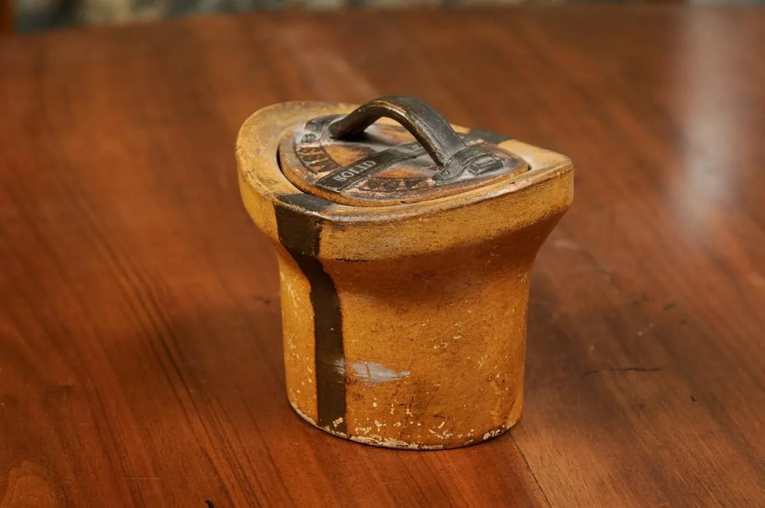 English 19th Century Pottery Container with Hat Box Shape and Petite Lid - 12