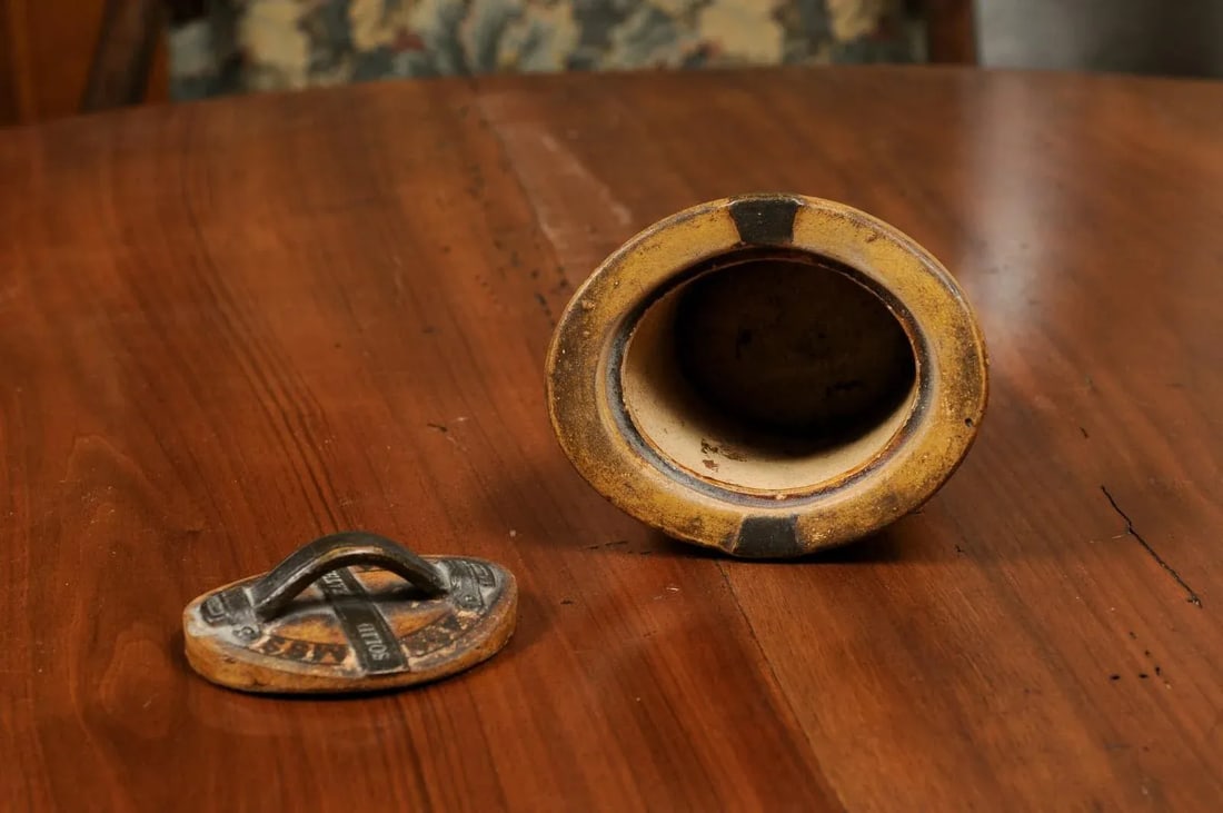 English 19th Century Pottery Container with Hat Box Shape and Petite Lid - 3