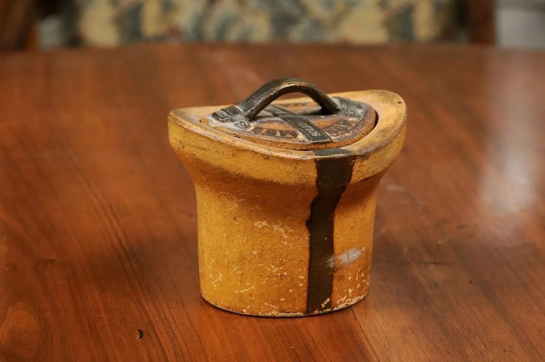 English 19th Century Pottery Container with Hat Box Shape and Petite Lid - 6