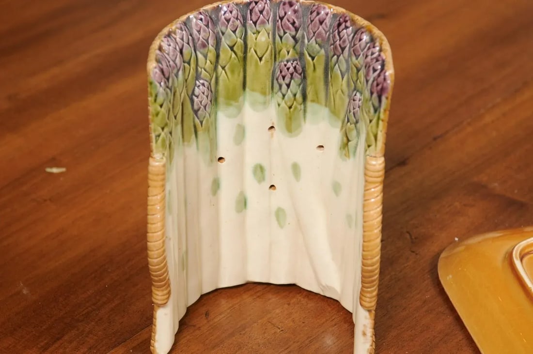 French 19th Century Majolica Asparagus Tray with Cradle and Wicker Motif - 4