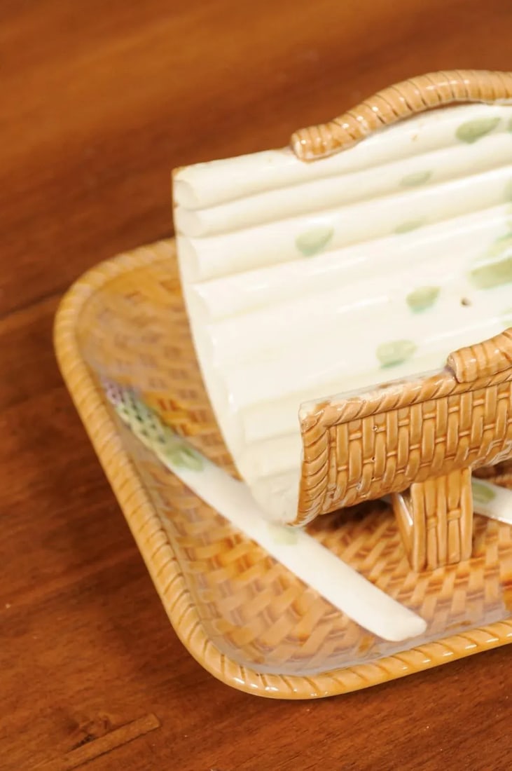 French 19th Century Majolica Asparagus Tray with Cradle and Wicker Motif - 7