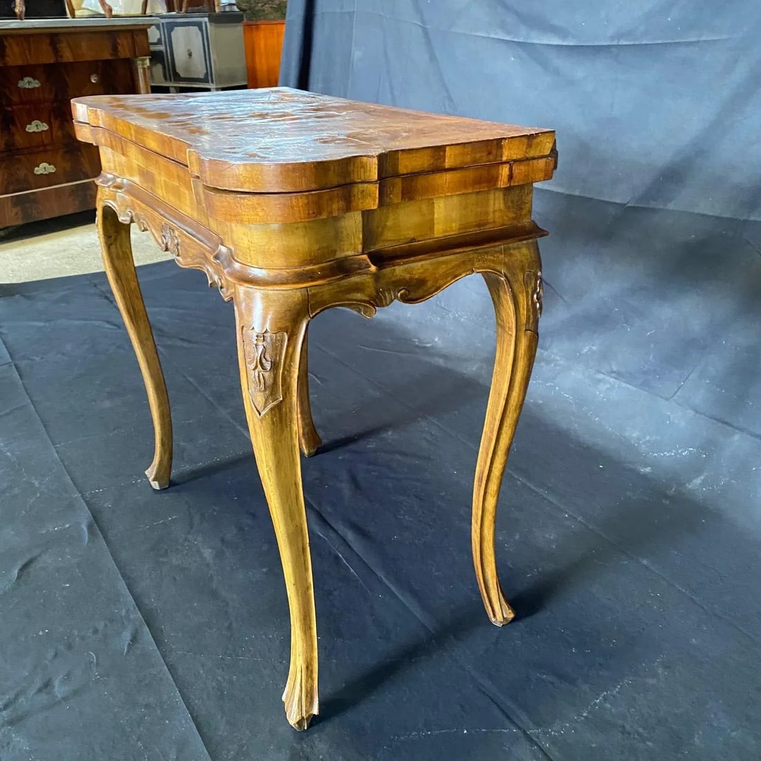 Italian Versatile 18th Century Burled Walnut Game Table - 3