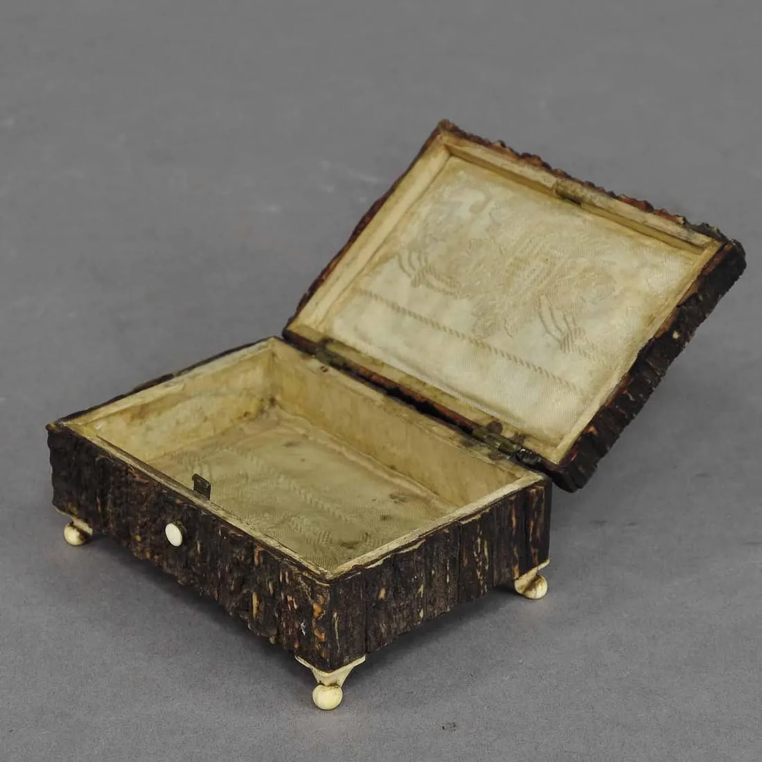 1860s Victorian Miniature Black Forest Antler Casket - 5